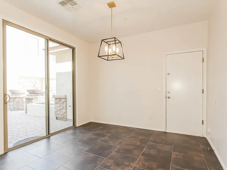 2433 W Horsetail Trl — Photo 10