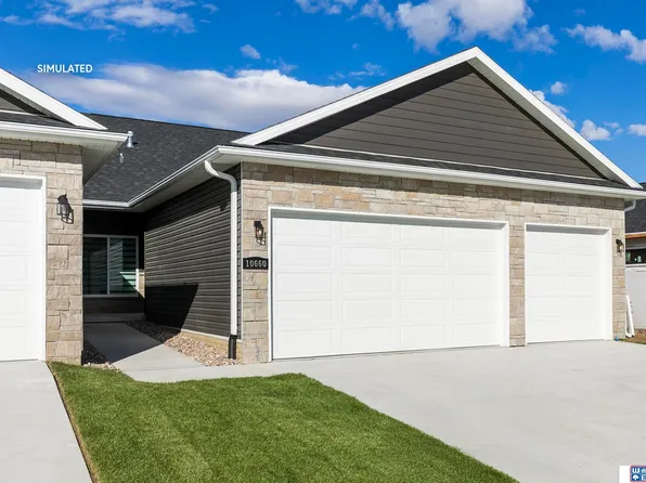 10730 Majestic Ln, Lincoln, NE 68527