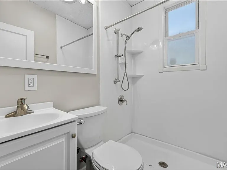 6118 Vermont Ave — Photo 12