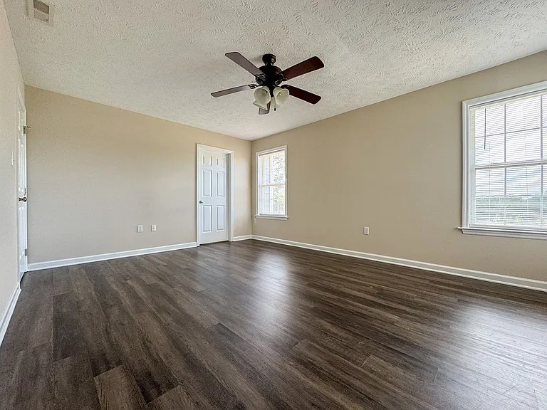 800 Connaly Dr — Photo 22