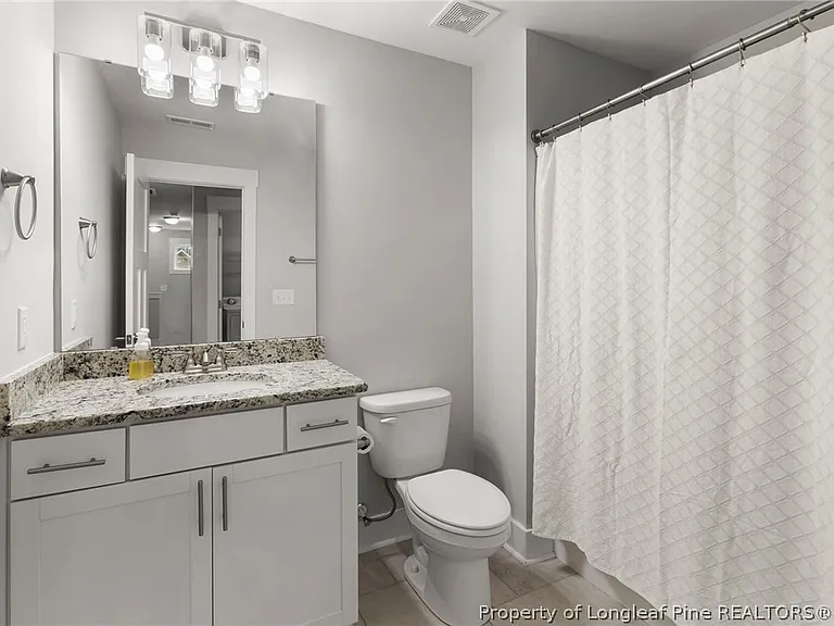105 Woodford Ln — Photo 29