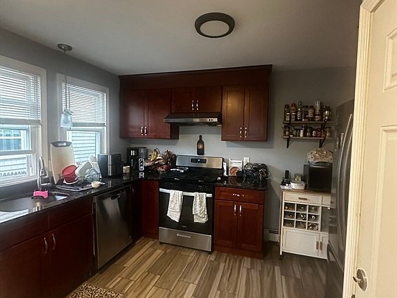 3rd image of 100 Colby Rd #100