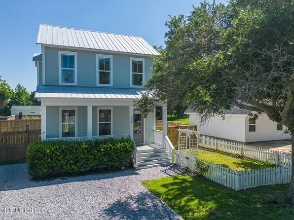 304 Ballentine St, Bay Saint Louis, MS 39520