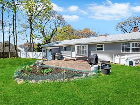 3rd image of 293 Hoffman Ln
