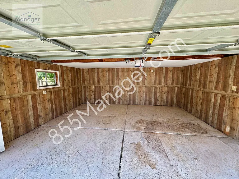 1040 Lalond Ave — Photo 16