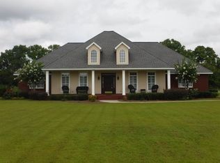 6109 Cottonwood Ln, Blackshear, GA 31516