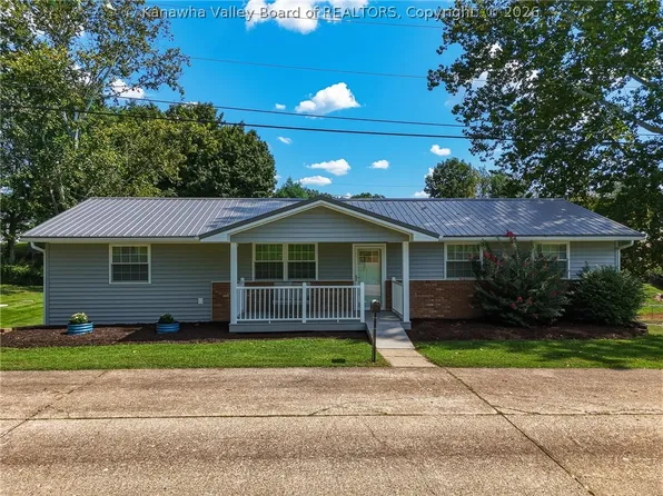 104 Pine Dr, Scott Depot, WV 25560