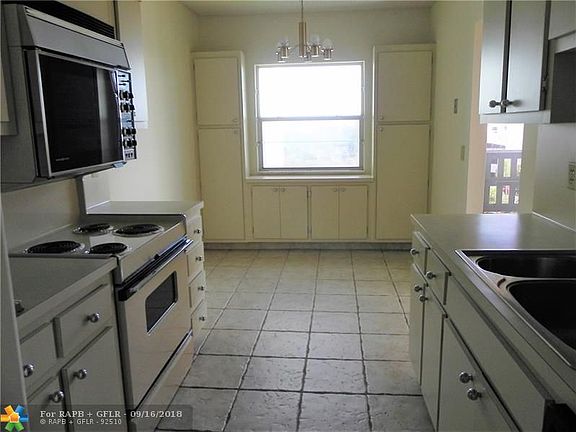 4th image of 4001 Hillcrest Dr APT 617