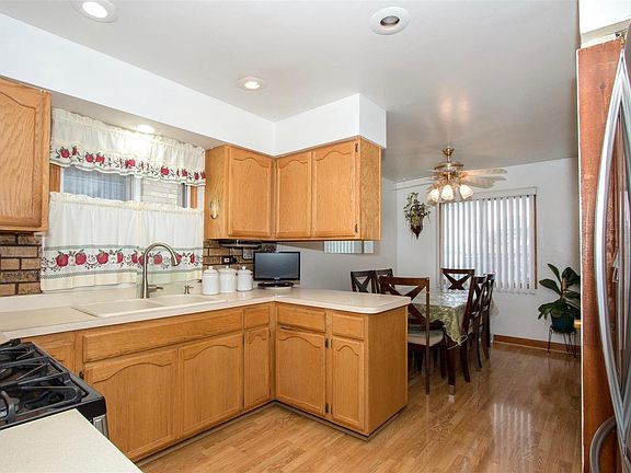 5th image of 3728 N Newcastle Ave
