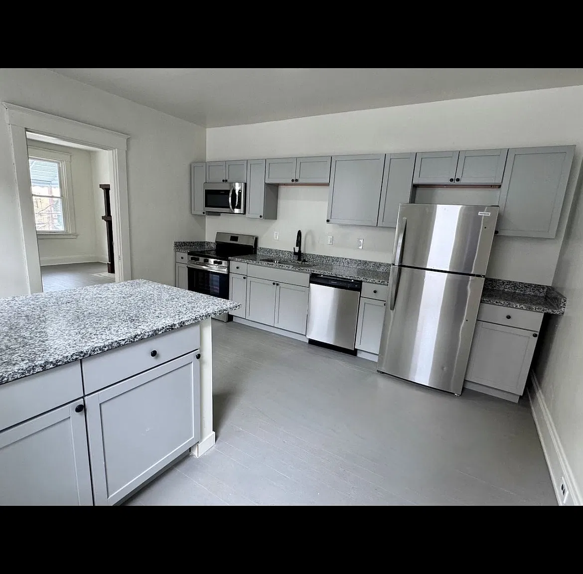 2324 W Clifton Ave — Photo 2