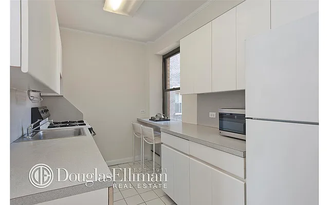 Sold by Douglas Elliman | media 21