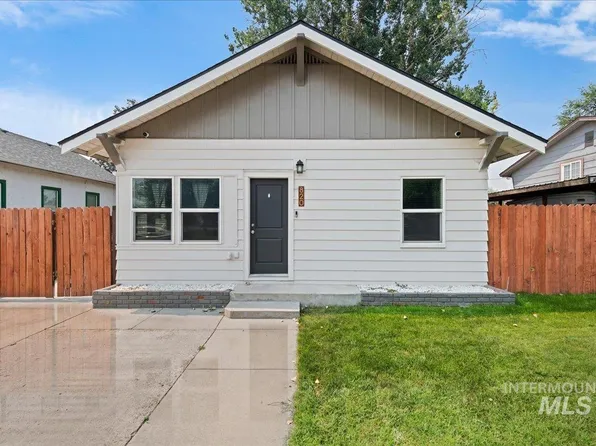 820 E Elgin St, Caldwell, ID 83605