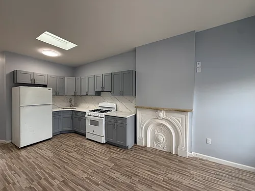958 Halsey St #2 Photo 1