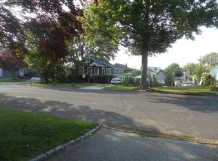 94 E Lido Promenade, Lindenhurst, NY 11757