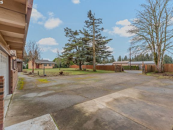 4th image of 16403 NE 72nd Ave