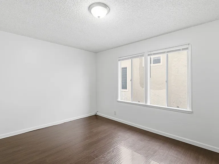 1425 Cedar Ave — Photo 6