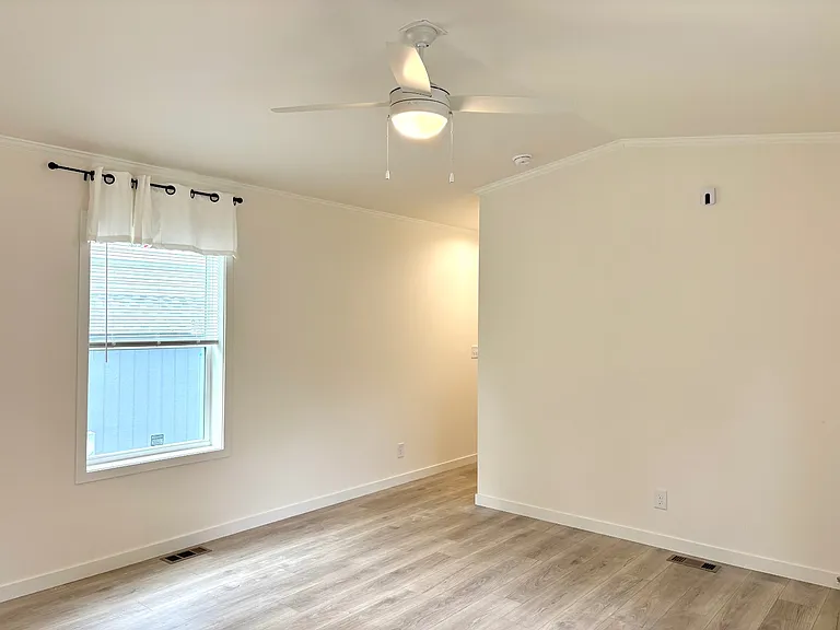 401 Lily Ln — Photo 5