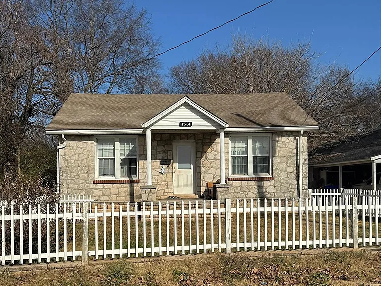 1531 Kenton St — Photo 1