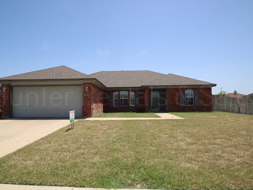 1st image of 2806 Eastwood Dr