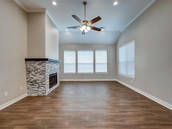 5th image of 1902 Emerald Green Dr