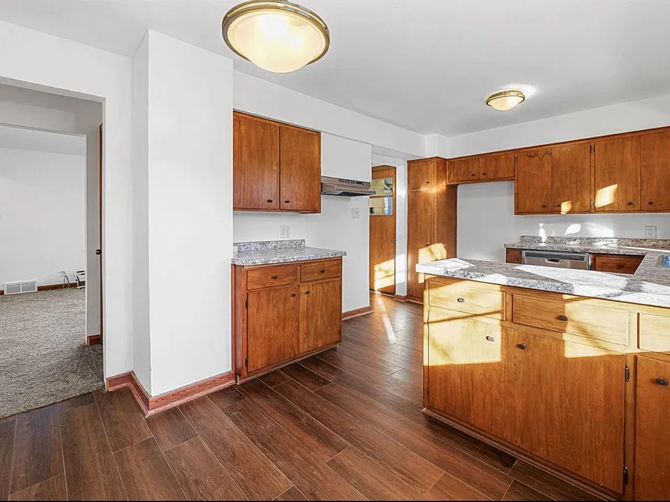 76 W 11th St