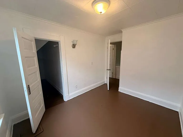 348 Spencer St — Photo 11