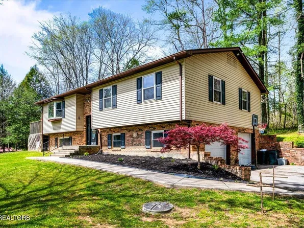 384 Hc Smith Dr, Oneida, TN 37841