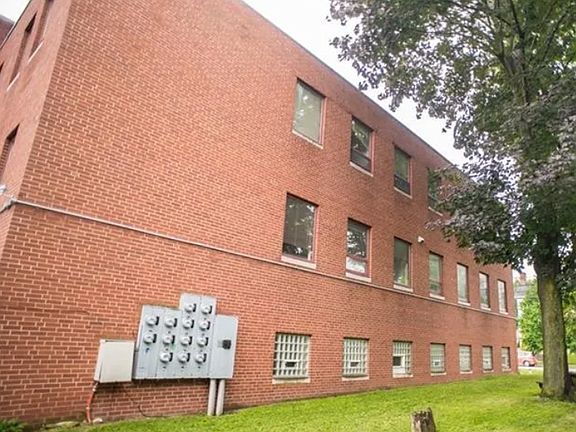 3rd image of 115 S 6th St