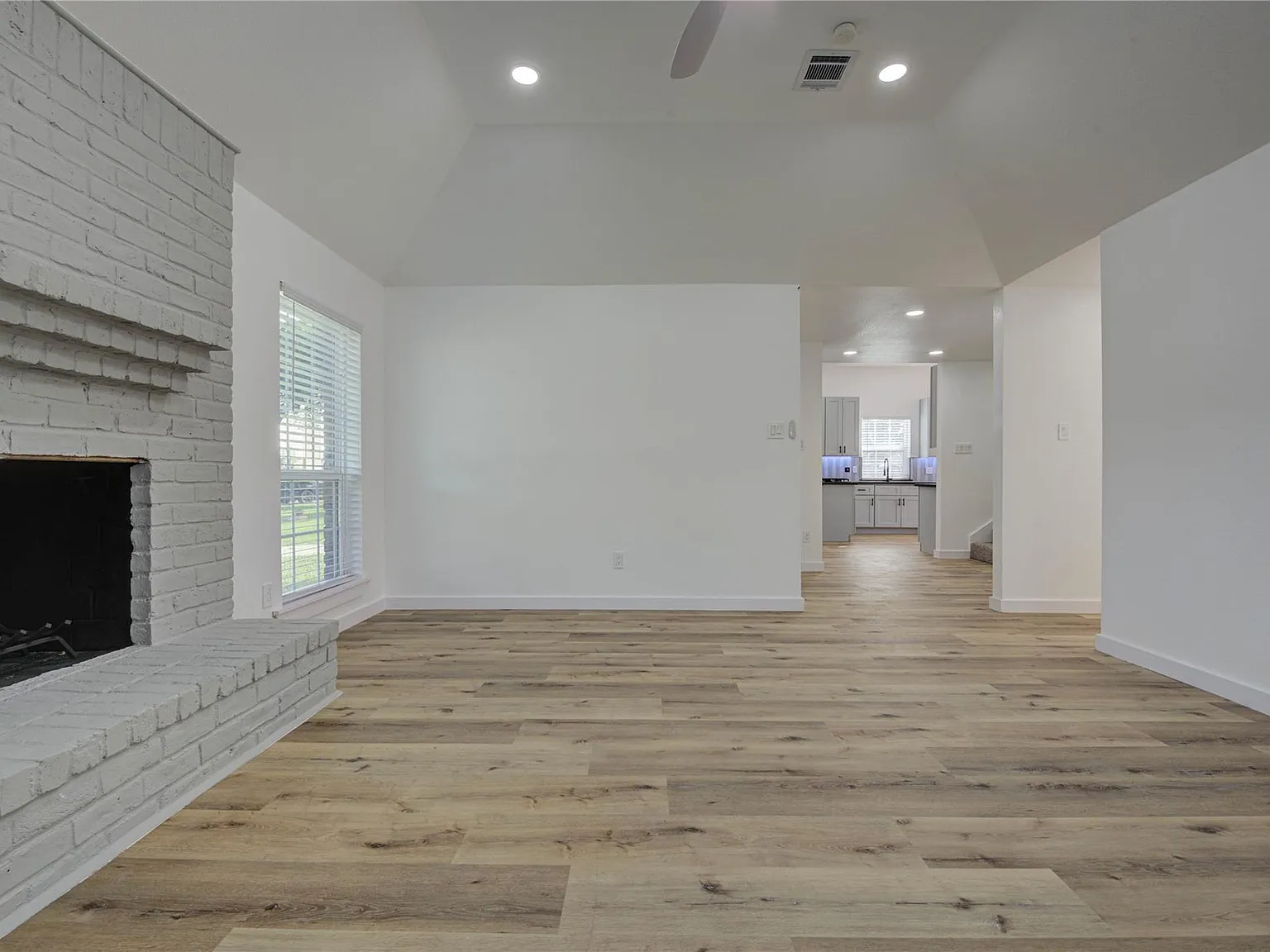 3 bed, 2.5 bath, 1948 sqft, $2,500 — Photo 4