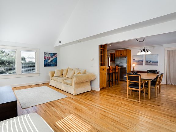 4th image of 41 Sunset Ave
