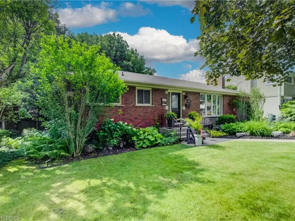 60 Driftwood Dr, Brantford, ON N3R 3K4