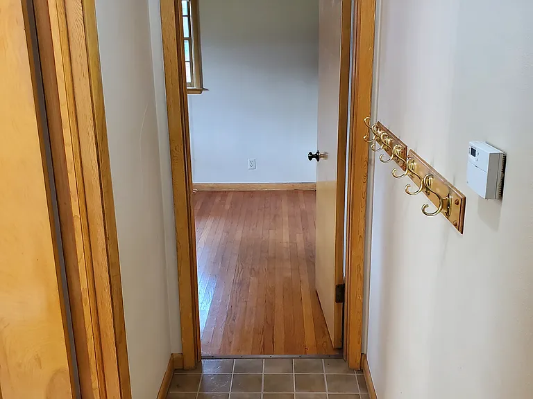 1163 Higgins Ave — Photo 34