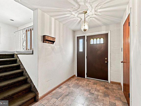 4th image of 707 Ashland Ave