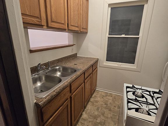 2nd image of 2020 Garfield Ave APT 3
