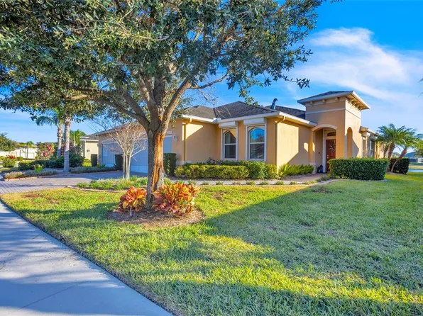 633 Chipper Dr, Sun City Center, FL 33573