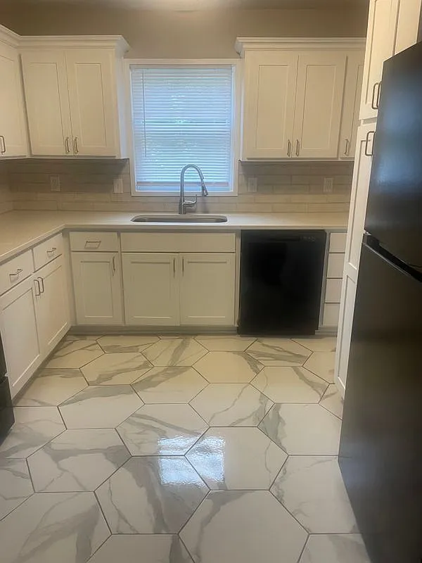 3 bed, 1.0 bath, 1228 sqft, $1,750 — Photo 3