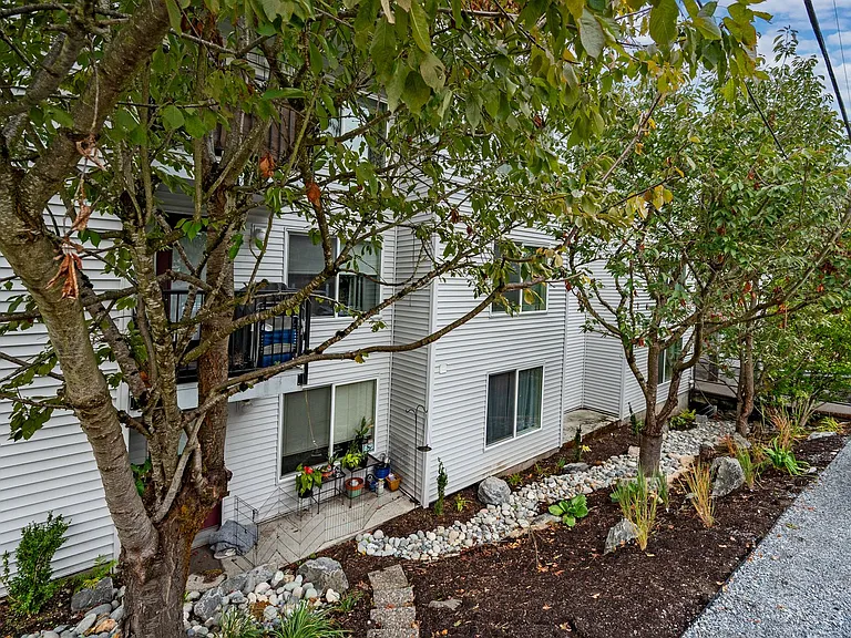 Maple Leaf Residences — Photo 24