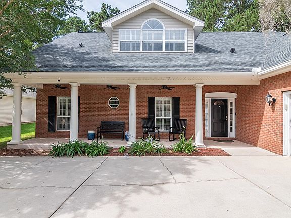 3rd image of 912 Park View Dr