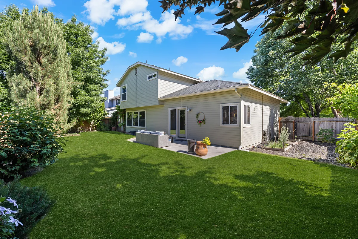 Building Photo - 1528 E Falconrim Ct