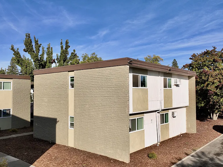 Markston Apartments — Photo 16