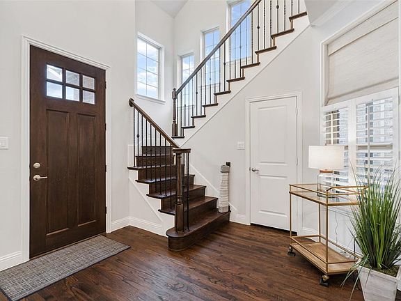 3rd image of 2468 Cathedral Dr