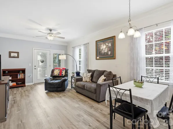 528 Appeldoorn Cir, Asheville, NC 28803