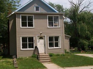 127-A/B 6th St, Rochelle, IL 61068