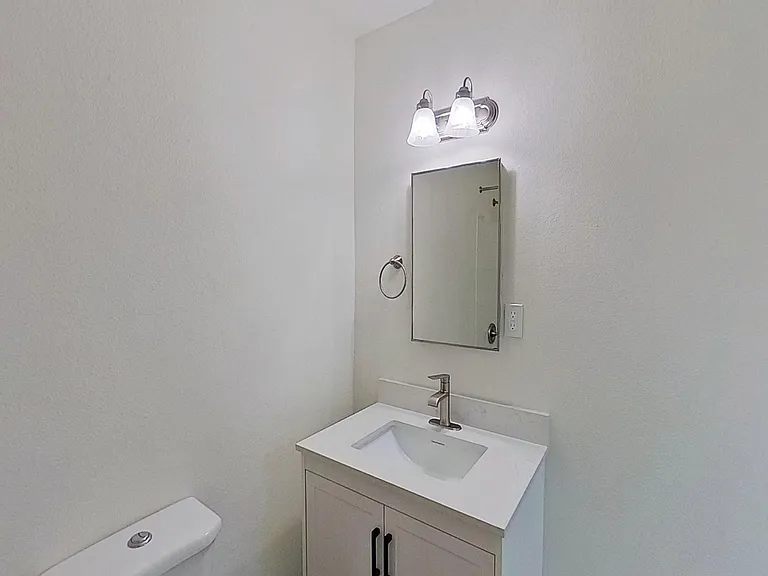437-443 W Valencia Dr — Photo 17