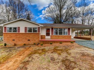 331 Sunset Dr, Eden, NC 27288