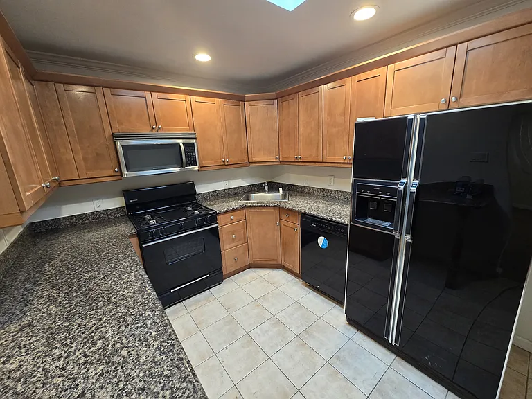 5334 Creely Ave — Photo 4
