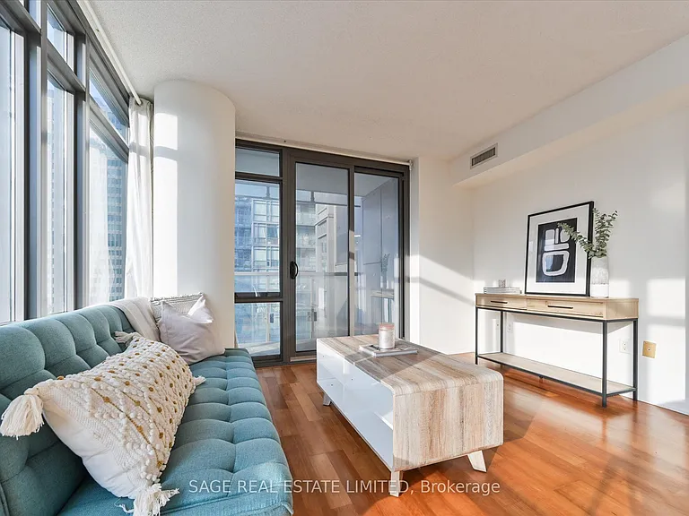 38 Grenville St #902 — Photo 9