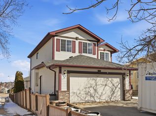 282 Lilac Ter, Strathcona County, AB T8H 1Z2