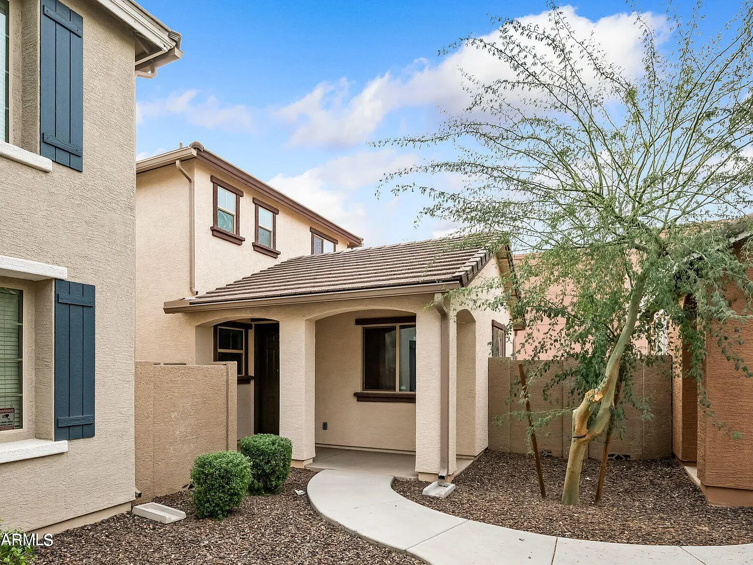 3 bed, 2.5 bath, 1675 sqft, $2,300 — Photo 1
