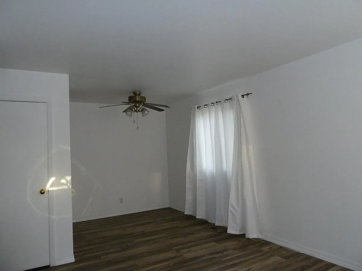 Building Photo - 2209 Ivanhoe Dr